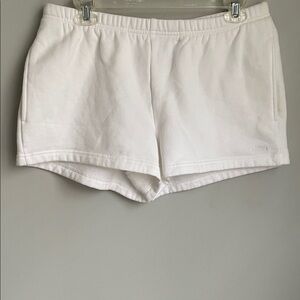 Aritzia Sweatfleece Boyfriend Fit Cozy Fleece White Athletic Shorts Size Medium